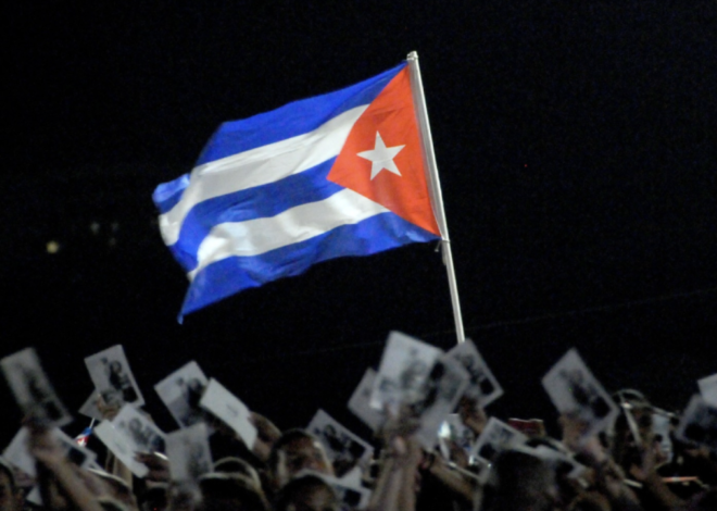 Trump habla de “tomar control” de Cuba